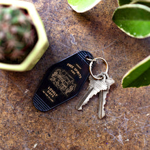 Lade das Bild in den Galerie-Viewer, Free Spirits  Key Tag