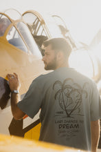 Lade das Bild in den Galerie-Viewer, Last Chance to Dream T-Shirt - Dusty Blue